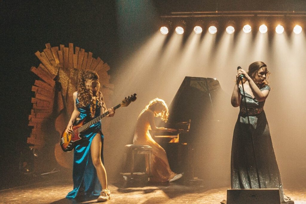 Header_SA_TheSixsters