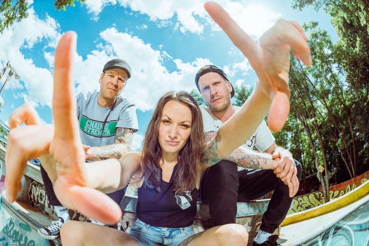 4_Header_SO_AtTheShore